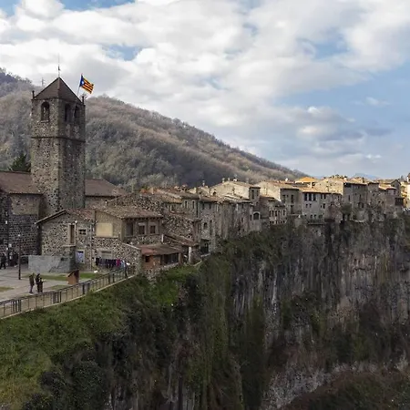 Mosqueroles Casa En Castellfollit De La Roca بيت للعطل *